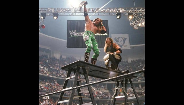 Edge y Christian salieron de la arena con los títulos en parejas tras vencer a The Dudley Boyz y The Hardy Boyz. (Foto: WWE)