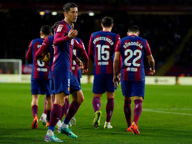 Robert Lewandowski no pasa por su mejor momento de cara al gol en el FC Barcelona, pero estará presente contra el América. (Foto: AFP)