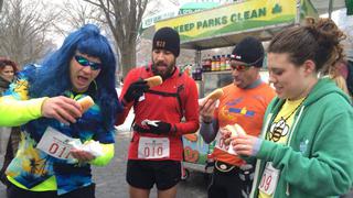 Hot Dog Challenge, la única carrera del mundo en la que sus participantes engordan (FOTOS)