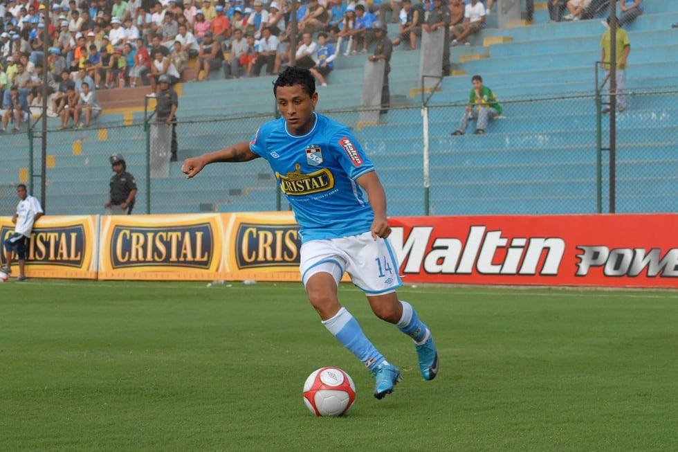 El volante de la Selección Peruana volverá a jugar en Sporting Cristal luego de ocho años. El último miércoles fue su presentación. (Foto GEC Archivo)