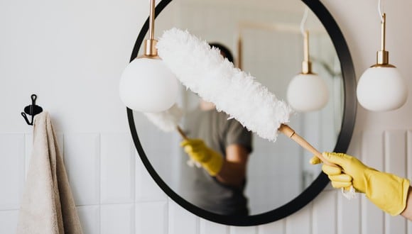 Los trucos caseros son muy efectivos para limpiar el espejo sin dejarle marcas o pelusas. (Foto: Karolina Grabowska  / Pexels)