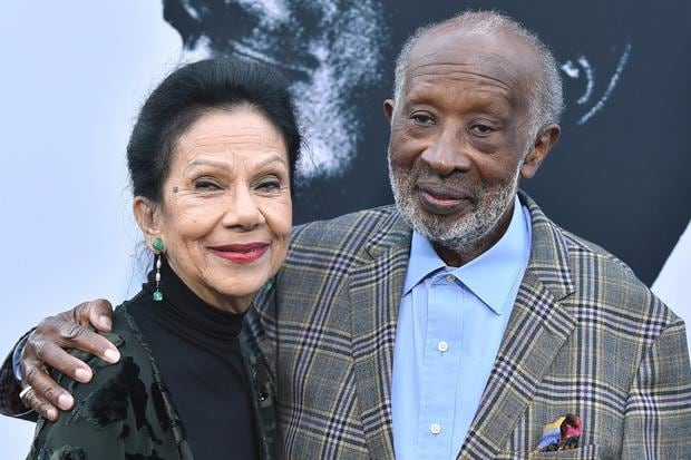 Music executive Clarence Avant and his wife Jacqueline Avant at the premiere of "The Black Godfather" from Netflix (Photo: Lisa O'Connor / AFP)