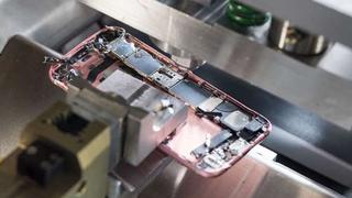 Apple presenta a Daisy, el robot que es capaz de reciclar200 iPhones por hora