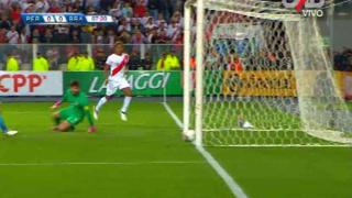 Perú ante Brasil: André Carrillo definió cruzado pero el palo negó el gol