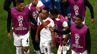 Perú vs. Dinamarca: Christian Cueva salió llorando y fue consolado por sus compañeros [FOTOS]