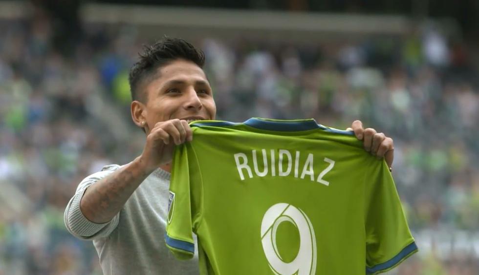 Raúl Ruidíaz fue presentado ante los hinchas del Seattle Sounders FC de la MLS. (@SoundersFC)