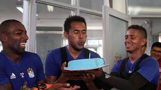 Carlos Lobatón cumple 39 años: revive sus mejores goles con la celeste [VIDEO]