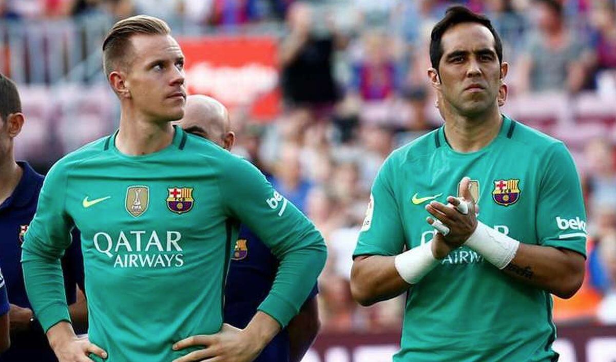 Marc André Ter Stegen y Claudio Bravo coincidieron como porteros en el Barcelona. (Foto: Agencias)