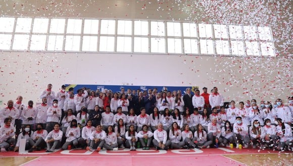 Comité Olímpico Peruano y el Instituto Peruano del Deporte entregaron la bandera a deportistas que encabezarán la delegación en desfile inaugural. (Foto: IPD)