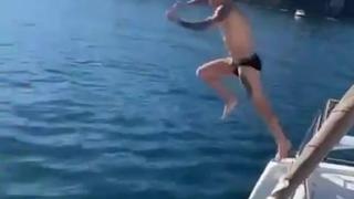 ‘Bambino’ al agua: así despidió el 2021 Gianluca Lapadula en Italia [VIDEO]