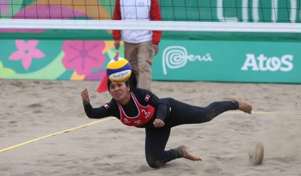 ¡Primer golpe peruano! Perú venció a El Salvador en el primer duelo por vóley playa femenino de Lima 2019. (fotos: Violeta Ayasta)