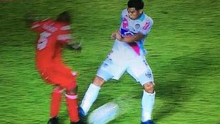 Por poco y lo parte: la brutal entrada de 'Teo' Gutiérrez contra rival en Liga Águila [VIDEO]