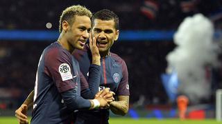 Dani Alves explicó por qué le dio la pelota a Neymar y no a Cavani, y en Francia nadie le cree