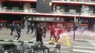 Todo en la previa: violento enfrentamiento entre Ultras antes del Barcelona vs. Valencia [VIDEO]