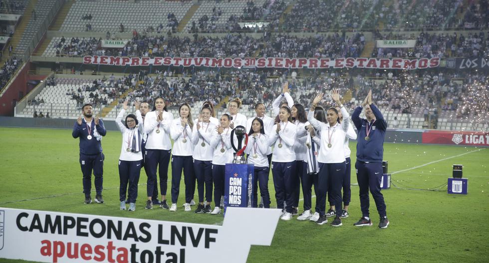 ¡Homenaje en el Estadio Nacional! Vuelta olímpica de Alianza Lima por el título de la LNSV