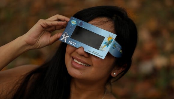 En Estados Unidos, algunas escuelas han suspendido sus clases por el eclipse solar total, para evitar que los niños perjudiquen su vista (Foto: AFP)