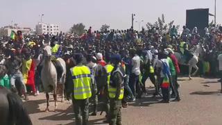 Abarrotaron el aeropuerto: hinchas de Senegal esperan a los jugadores para celebrar [VIDEO]