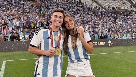 Julián Álvarez y Emilia Ferrero llevan una relación bastante discreta. (Foto: Instagram)