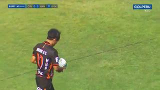 Omar Merlo perdió de vista el balón y casi anota un autogol al minuto del Sporting Cristal vs. Ayacucho FC [VIDEO]