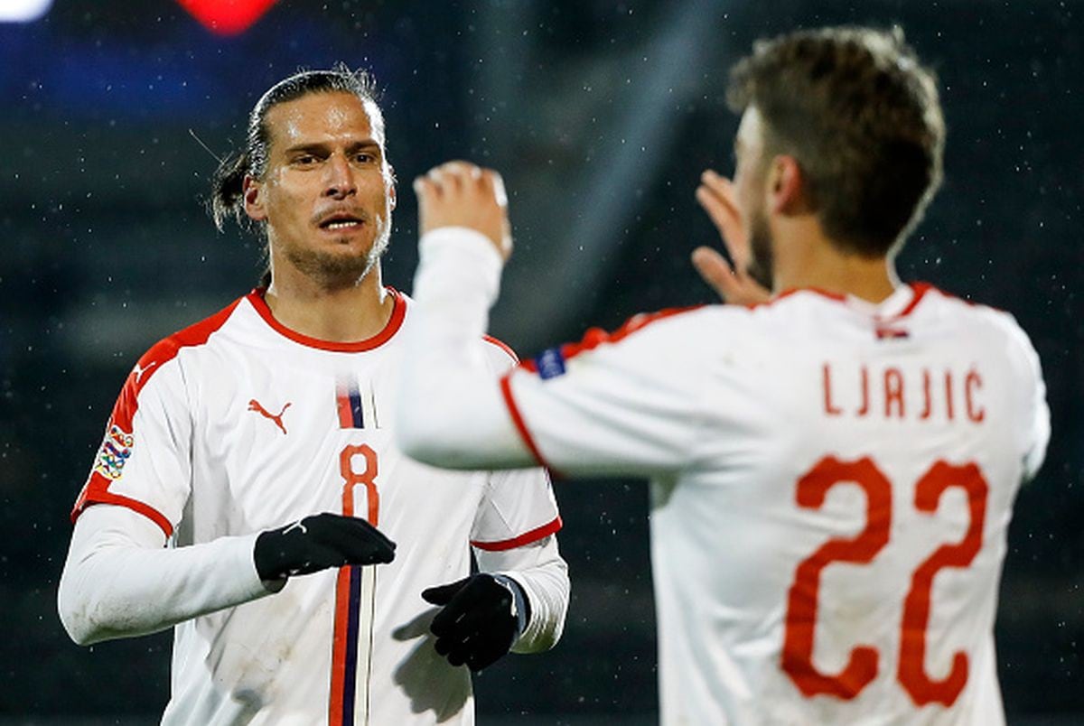 Condenan a delantero serbio que rompió el toque de queda para disfrutar de unas copas. (Getty)