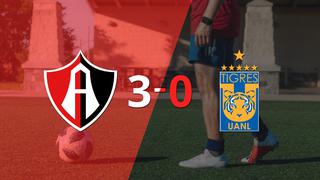 Atlas golea 3-0 como local a Tigres