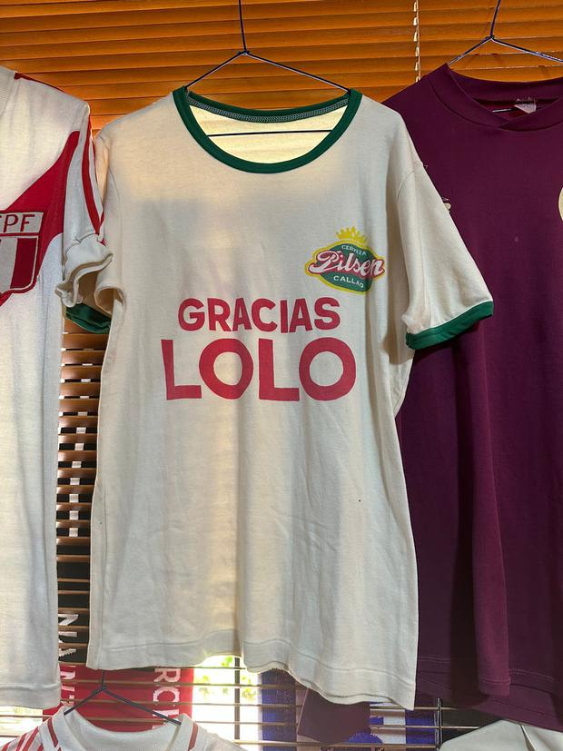 La camiseta que se utilizó en el homenaje por los 30 años de retiro de 'Lolo' Fernández. (Foto: Jesus Vivanco)