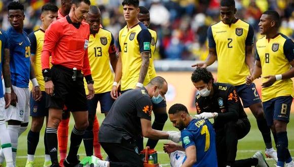 Cunha sufrió una terrible patada de parte de Domínguez en el Ecuador-Brasil. (Foto: Getty)