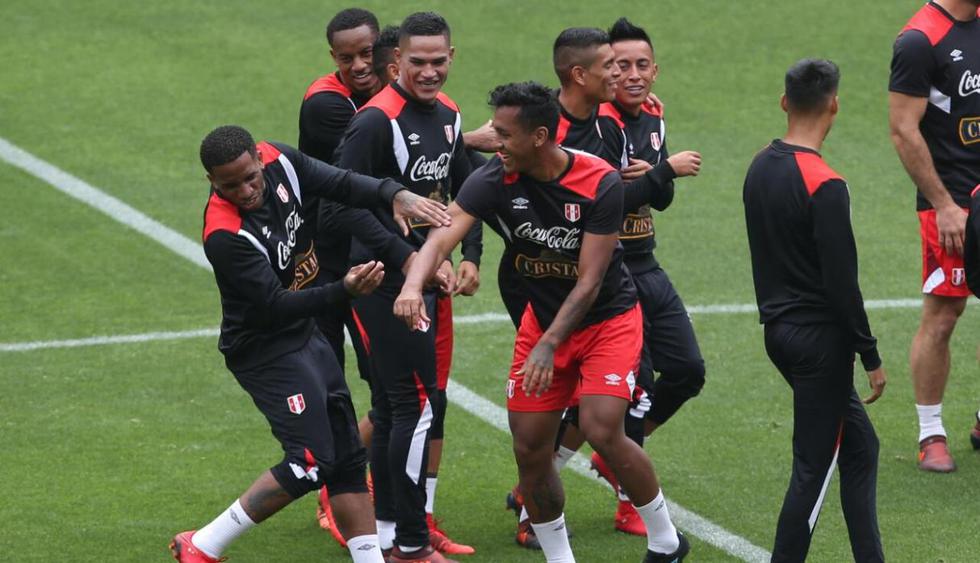 Perú vs. Nueva Zelanda: diversión y el aliento del hincha durante la práctica en el Estadio Nacional. (Fotos: fernando sangama y Francisco Neyra)
