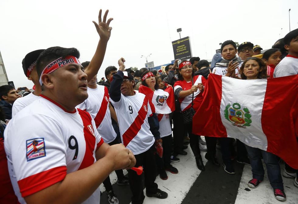 Paolo Guerrero: así fue su llegada a Lima entre el apoyo de cientos de hinchas