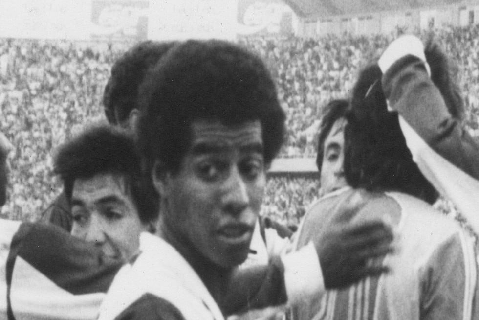 César Espino Morán nació el 27 de agosto de 1958, en el Callao. Comenzó su carrera profesional en Sport Boys y debutó en el clásico del puerto ante Atlético Chalaco, en 1979. (Foto: GEC Archivo Histórico)
