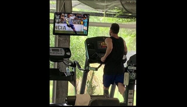 Los mejores memes de Lionel Messi entrenando viéndose a sí mismo.