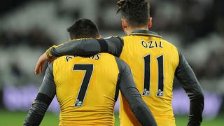¿Seguirán abrazados? Wenger confesó qué cree sobre el futuro Alexis y Özil en Arsenal