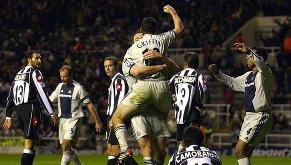 La celebración de Newcastle de Nolberto Solano tras el triunfo ante Juventus en 2002. (Internet)