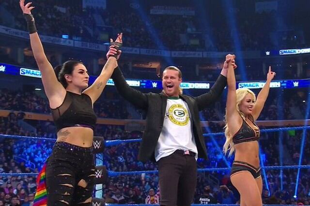 Sonya Deville y Mandy Rose se vencieron a Carmella y Dana Brooke. (Foto: WWE)