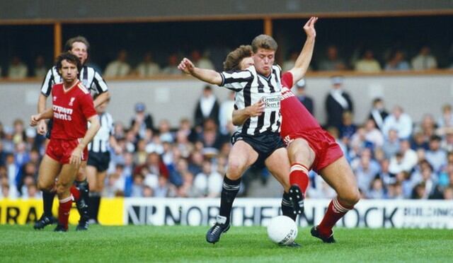 Paul Gascoigne | Comenzó con su adicción siendo jugador, y ya retirado, fue varias veces portada de los periódicos por su lamentable estado. (Getty)