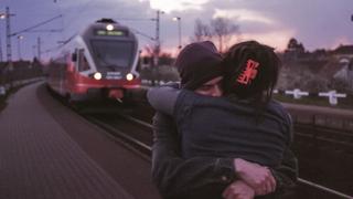 La impactante historia de la niña que se perdió durante un viaje en tren hace 20 años