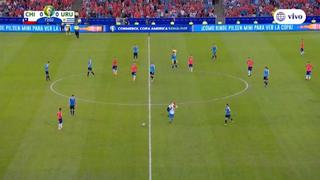 ¡Modo Kinsey Wolanski! Hincha se metió al campo y para partido de Chile vs. Uruguay en Copa América [VIDEO]