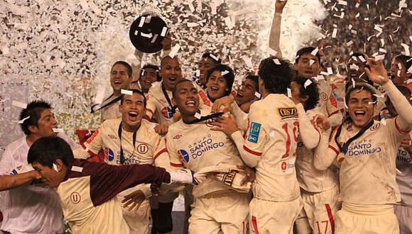 El equipo de Universitario que levantó la Copa Libertadores en el 2011. (GEC)