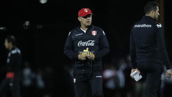 Juan Reynoso ya dirigió cuatro partidos de la Selección Peruana: registró tres triunfos y una derrota. (Foto: GEC)