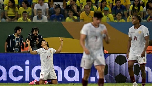 Eduard Bello marcó el gol del empate definitivo entre Venezuela y Brasil por las Eliminatorias 2026. (Foto: Getty Images)