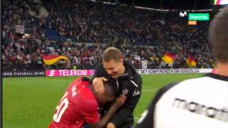 Jefferson Farfán se reencontró con Manuel Neuer y bromearon al final del partido [VIDEO]