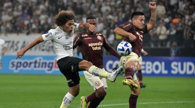 Universitario y Corinthians se enfrentarán esta noche en el estadio Monumental, por los play-off de la Copa Sudamericana. (Foto: AFP)