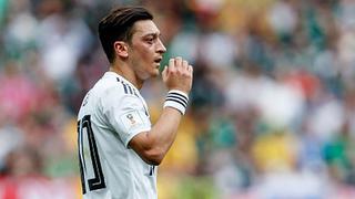 "No hay corazón ni alegría": la furiosa crítica de leyenda de Alemania a Mesut Ozil