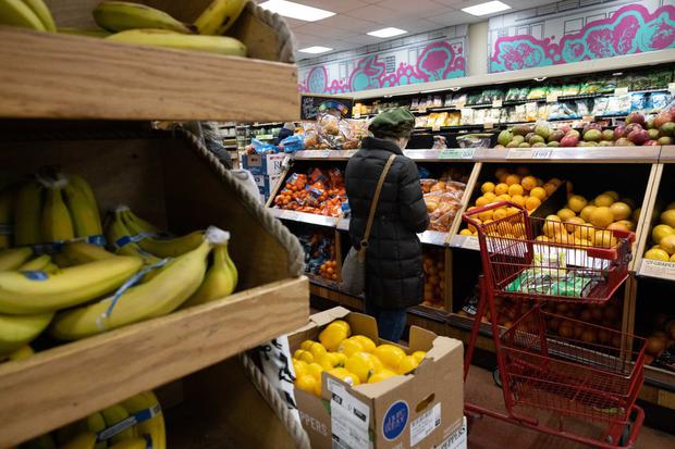 Las frutas y verduras están entre las cosas que se pueden adquirir con el SNAP (Foto: Yuki Iwamura / AFP)