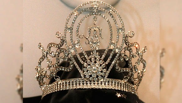Una fotografía de la corona que se entregó a Miss Universo 2000. Está hecha de cristal austriaco. (Foto: Hasan Mroue / AFP