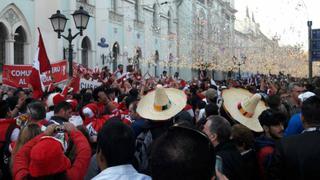 Perú en Rusia 2018: el Himno Nacional se cantó a todo pulmón en el centro de Moscú [VIDEO]