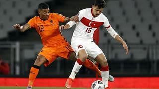 Países Bajos cayó 4-2 con Turquía en su debut por las Eliminatorias a Qatar 2022