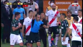 Como locos: River Plate pidió penal a Rafael Santos Borré y tuvo que intervenir el VAR [VIDEO]