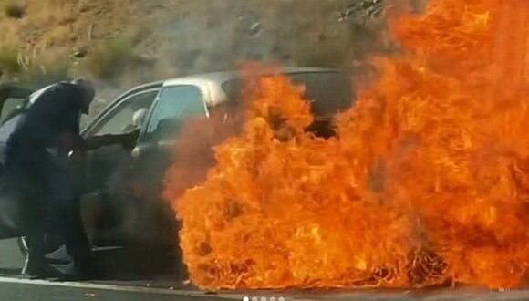 Jóvenes rescatan de un auto en llamas a adultos mayores en carretera de Estados Unidos. (Foto: @lakesidefiredist / Instagram)