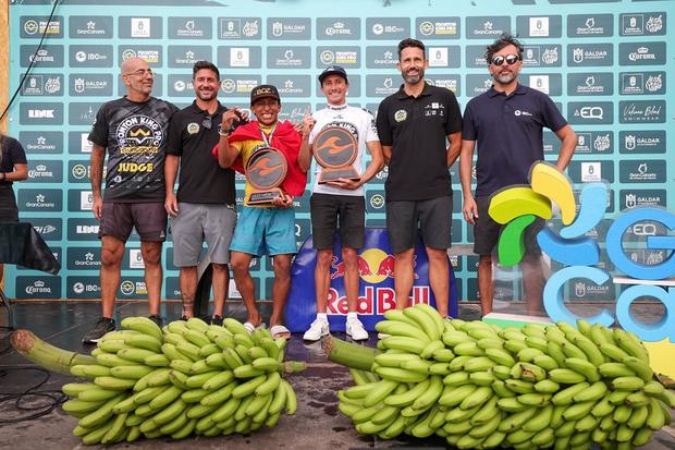 Maycol Yancce en la premiación del Mundial de Bodyboard. (Foto: Gran Canaria Frontón King)
